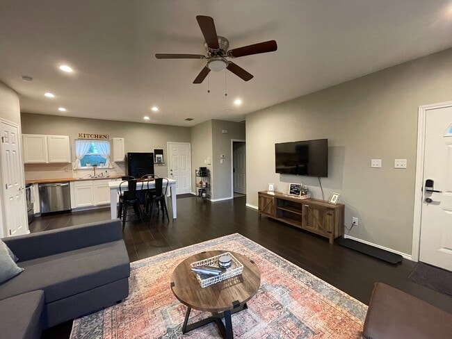 Open to kitchen - 495 Cimarron