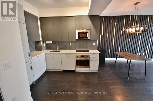 Building Photo - 2916 Hwy 7