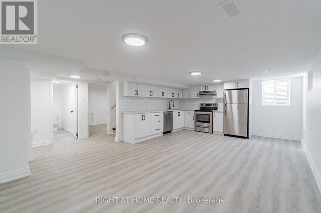 Building Photo - 899 Florell Dr