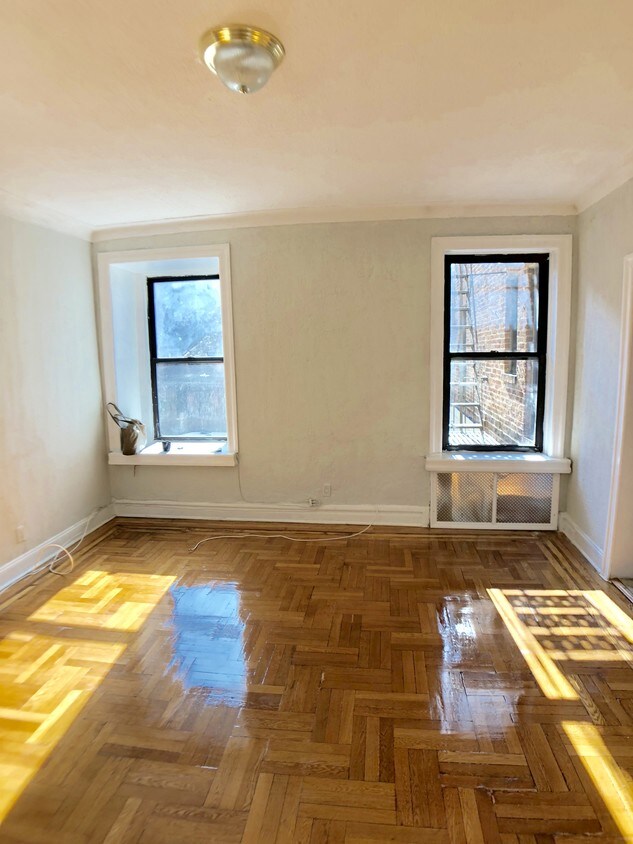Primary Photo - 131 E 19th St