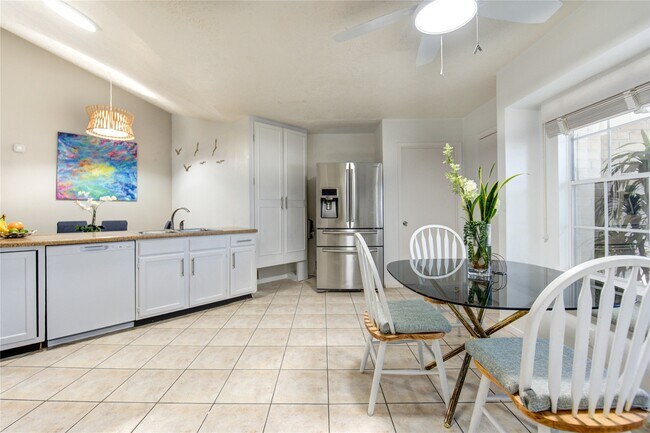 Building Photo - 7027 Brockington Dr