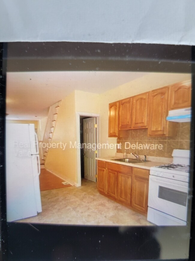 Kitchen area - 2115 Sigel St