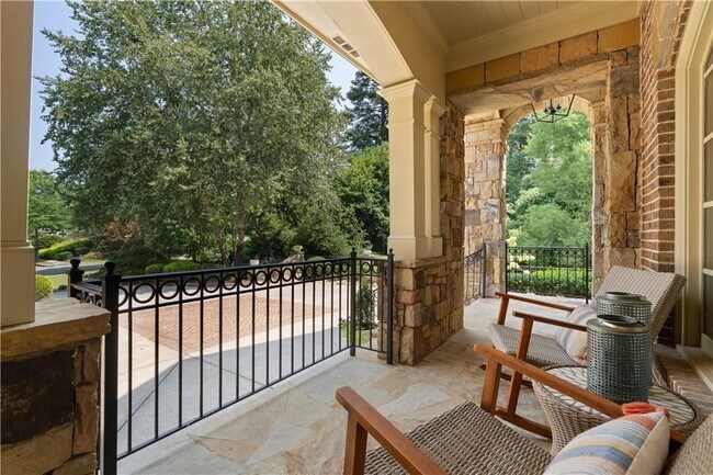 Foto del edificio - 6327 Howell Cobb Ct