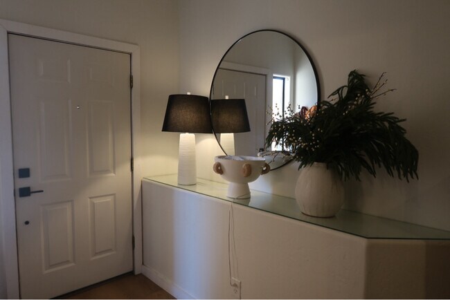 Foto del edificio - 525 N Miller Rd