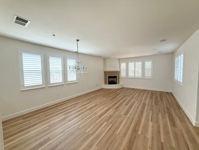 Building Photo - 2327 Capistrello St