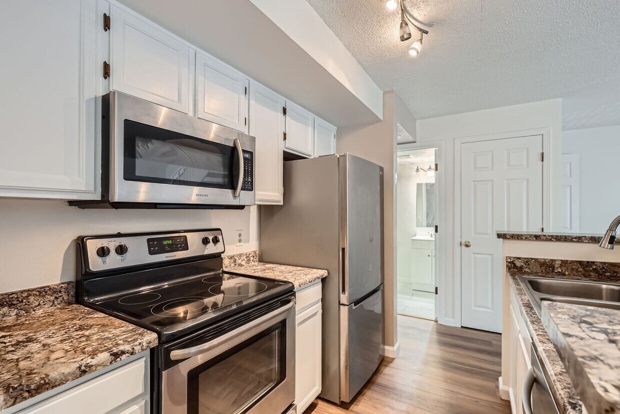 Foto principal - 4818 E Kentucky Ave
