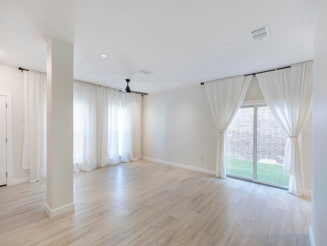 Building Photo - 210 Veracruz Dr