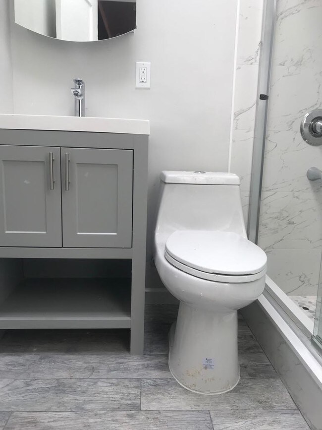 bathroom has sky light - 1424 E Florida St