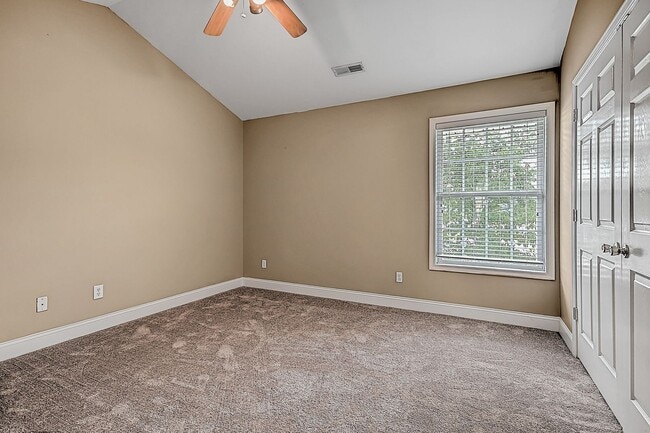 Building Photo - 24 Lake Village Ct