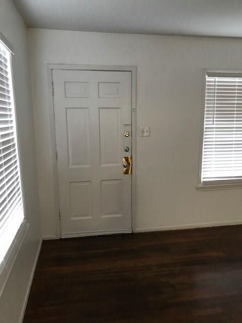 Building Photo - 1261 Golla Dr