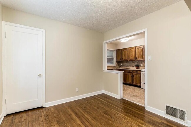 Foto del edificio - 10860 St Francis Ln