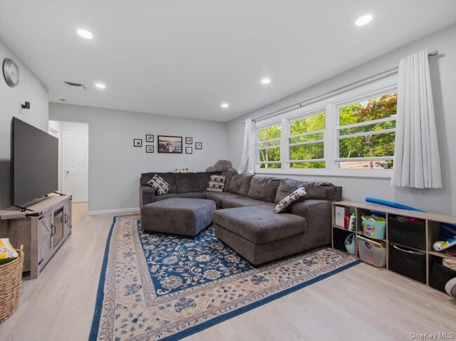 Building Photo - 784 Brookridge Dr
