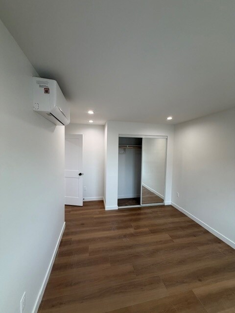 Building Photo - 1305 1/2 E 46th St