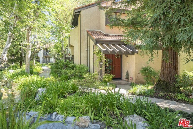 Foto del edificio - 21901 Burbank Blvd