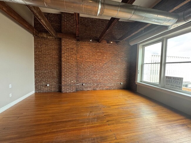 Building Photo - Penthouse above Benny's Pizza