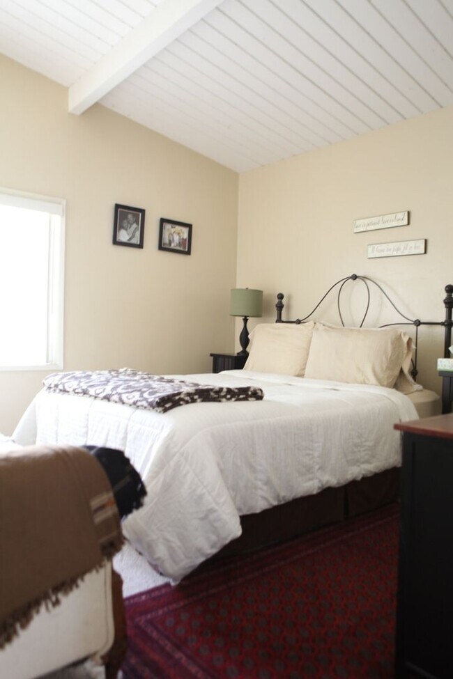Foto del edificio - **Coastal Charm in Central Encinitas – 2 B...