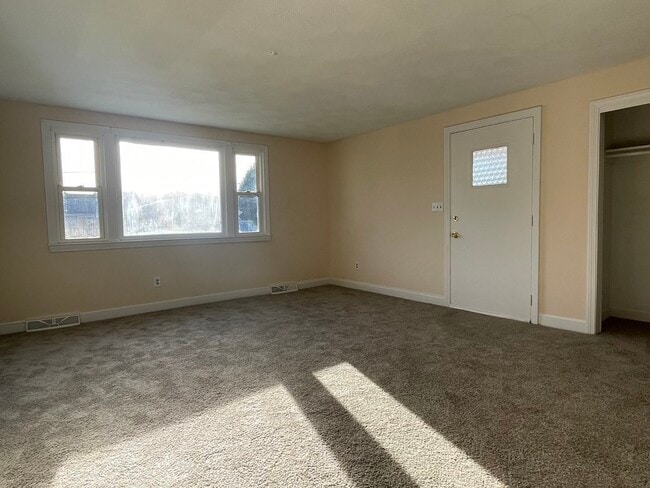 Building Photo - 13 Kennedy Dr