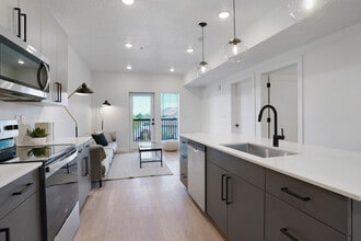 Building Photo - Promontory Place
