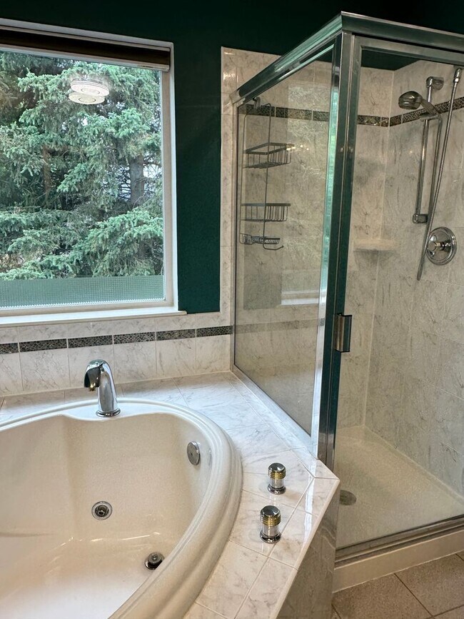 Foto del edificio - 6-12 month lease term available | South An...