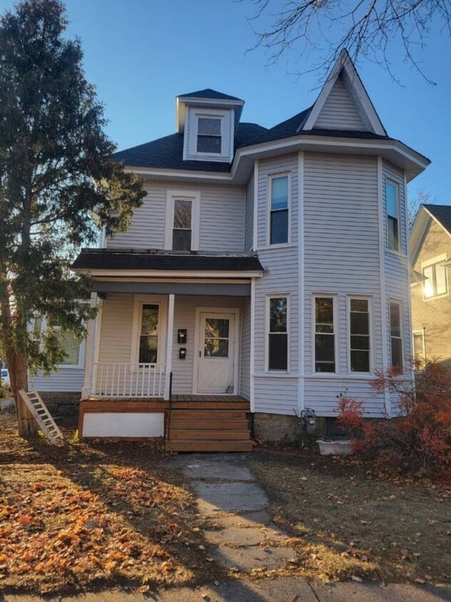 Foto principal - 1041-1012 12th Ave SE