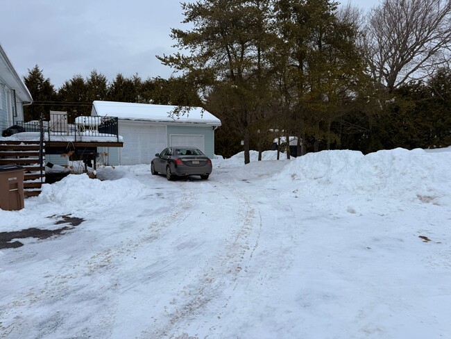 Building Photo - 100 Green Lake Cres