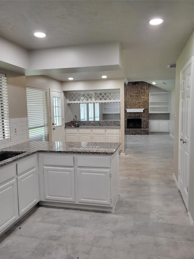 Building Photo - 8110 Green Devon Dr