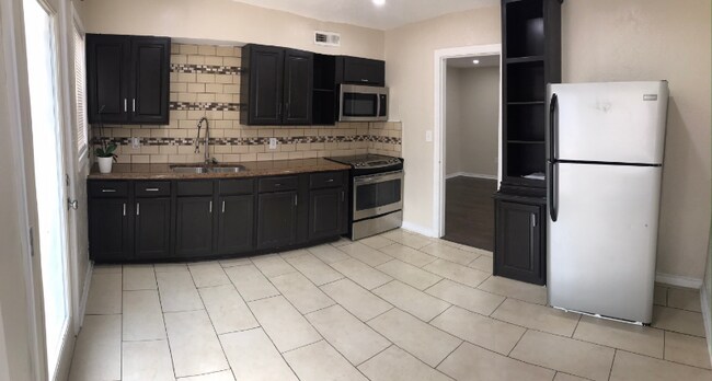 Foto del edificio - 708 NE 25th St