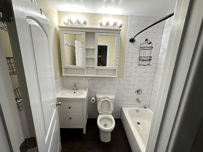 Foto del edificio - 2551 McAfee Rd