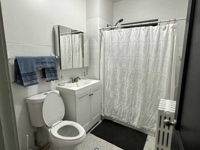 Bathroom - 4911 S Keeler Ave