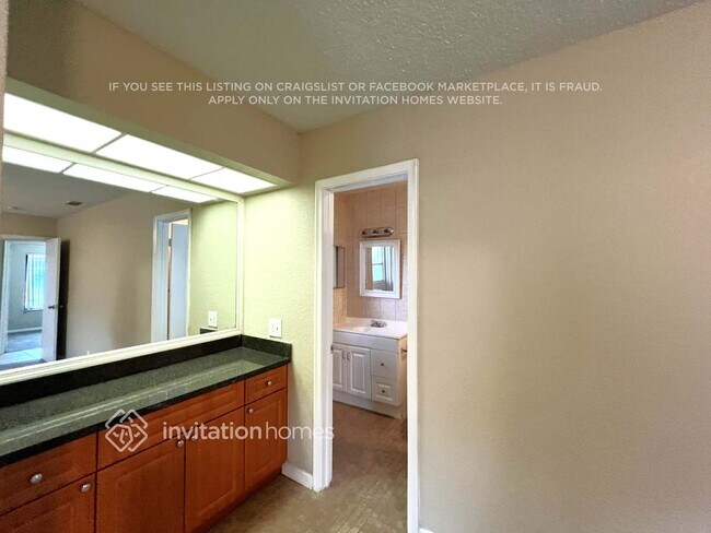 Building Photo - 10401 NW 20th Ct