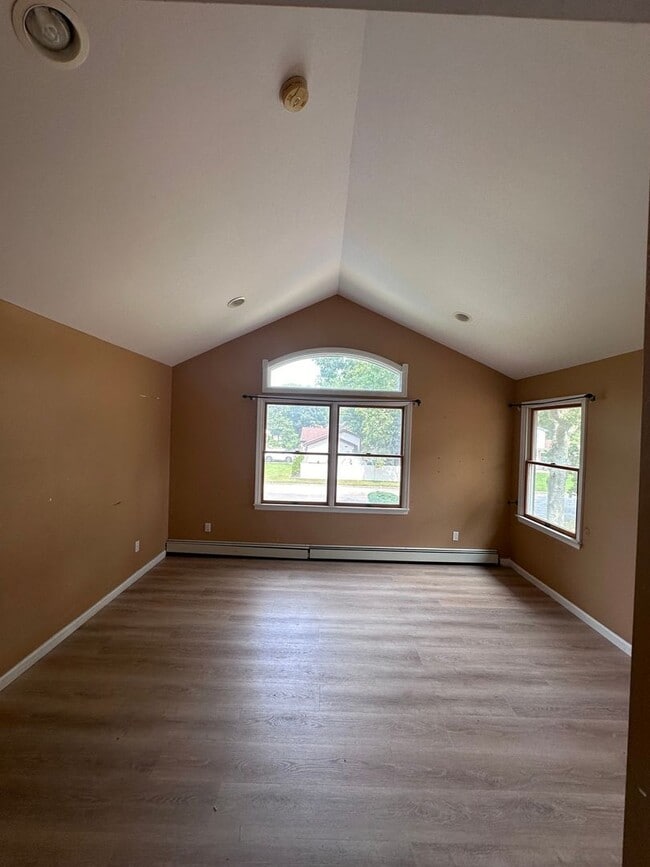 Building Photo - 2 Concord Dr