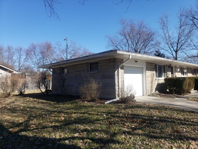 Foto del edificio - 10229 Carrollton Ave