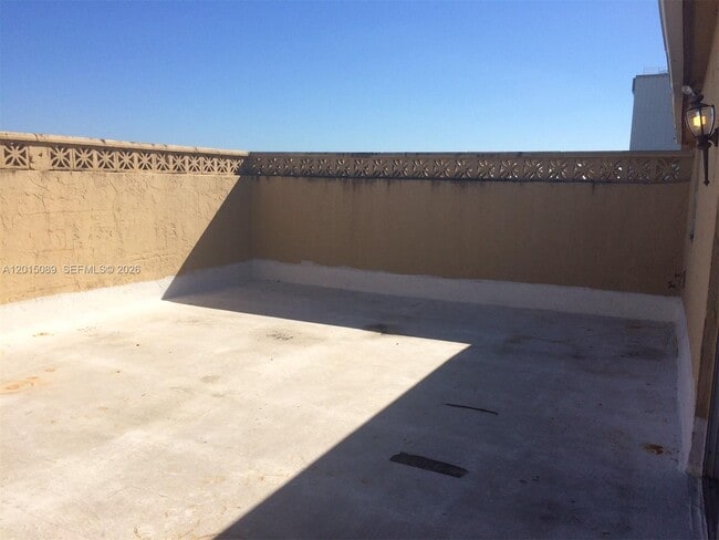 Building Photo - 5100 SW 41st St