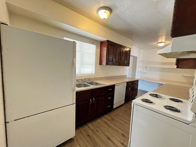 Foto del edificio - No Hoa! Single Story House with 4 Bedrooms 2 Bathrooms!