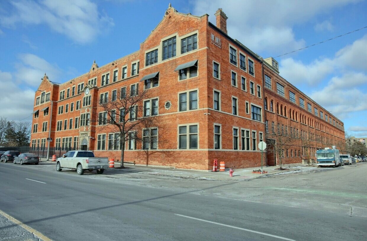 6533 E Jefferson Ave Unit 325, Detroit, MI 48207 Condo for Rent in