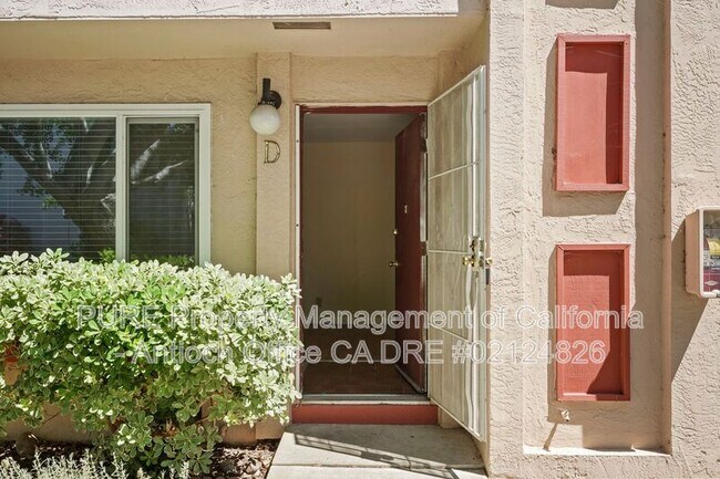 Building Photo - 1894 Lynwood Dr