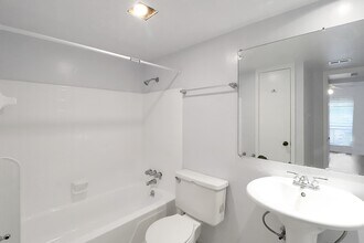 Building Photo - 5929 Queensloch Dr