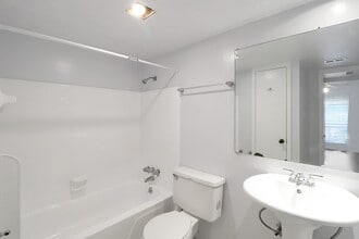 Building Photo - 5929 Queensloch Dr