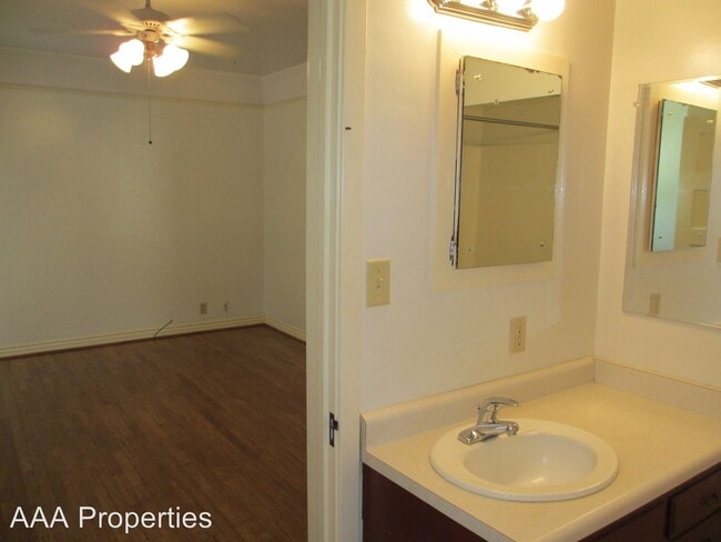 Building Photo - 419-421 Normal Ave