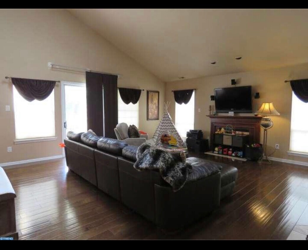 524 Swiftwater Ct, Washington Township, NJ 08080 Condo for Rent in