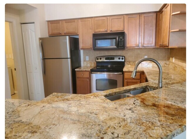 Foto del edificio - 1111 Myrtlewood Cir E