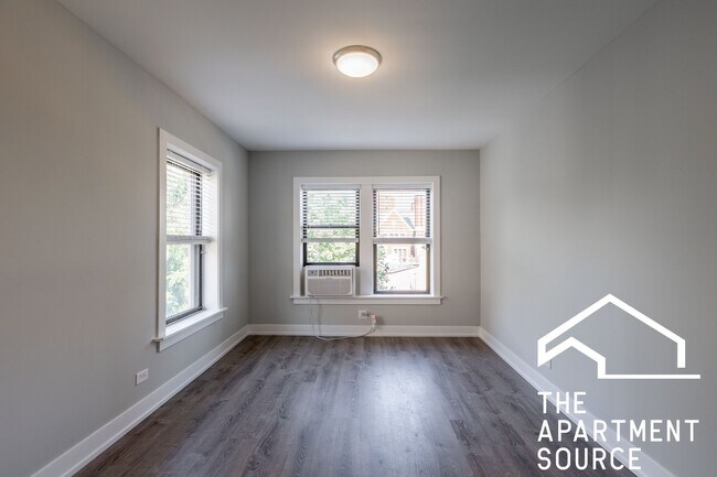 Building Photo - 709 W Brompton Ave