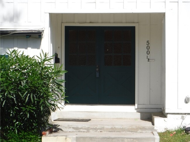 Building Photo - 500 Poinsettia Ave