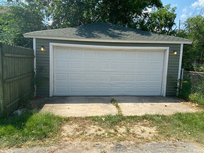 Building Photo - 317 Haney Ave