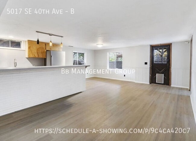 Building Photo - SE Portland/Woodstock/Reed Daylight Baseme...