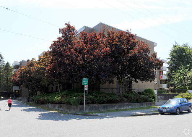 Building Photo - Maple Crest Apartments