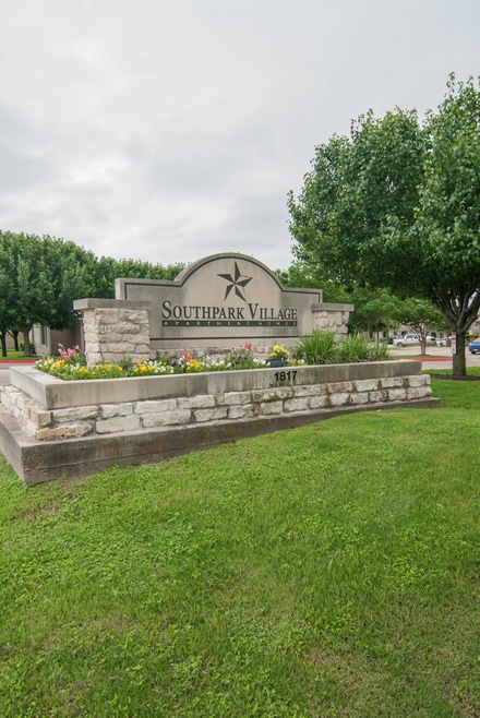 Building Photo - Southpark Village