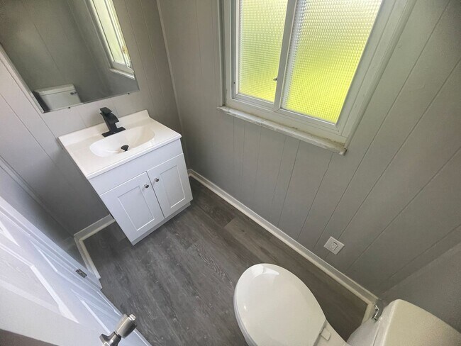 Foto del edificio - Charming 2-Bedroom, 1.5-Bath Home for Rent...
