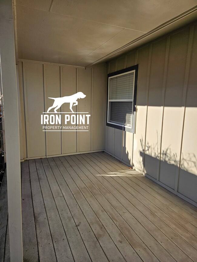 Building Photo - 2bed/2bath duplex on the Bench w/covered parking, appliances & landscaping included.