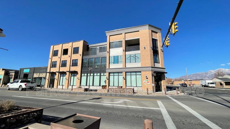 Foto principal - 24 W Main St